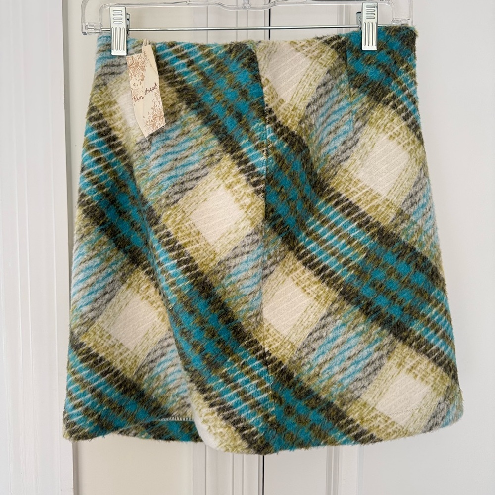 Plaid Wool and Polyester Blend Lined Skirt - Green and Cream by hem thread